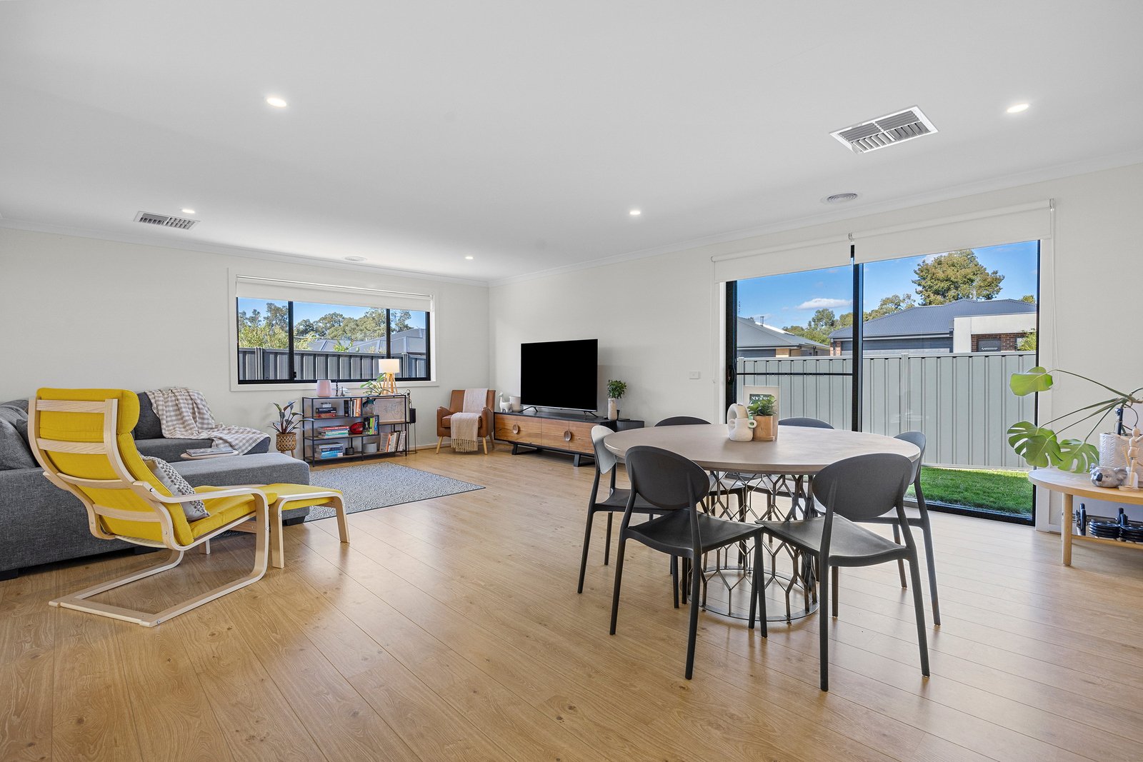 01723653_img_07_1600x