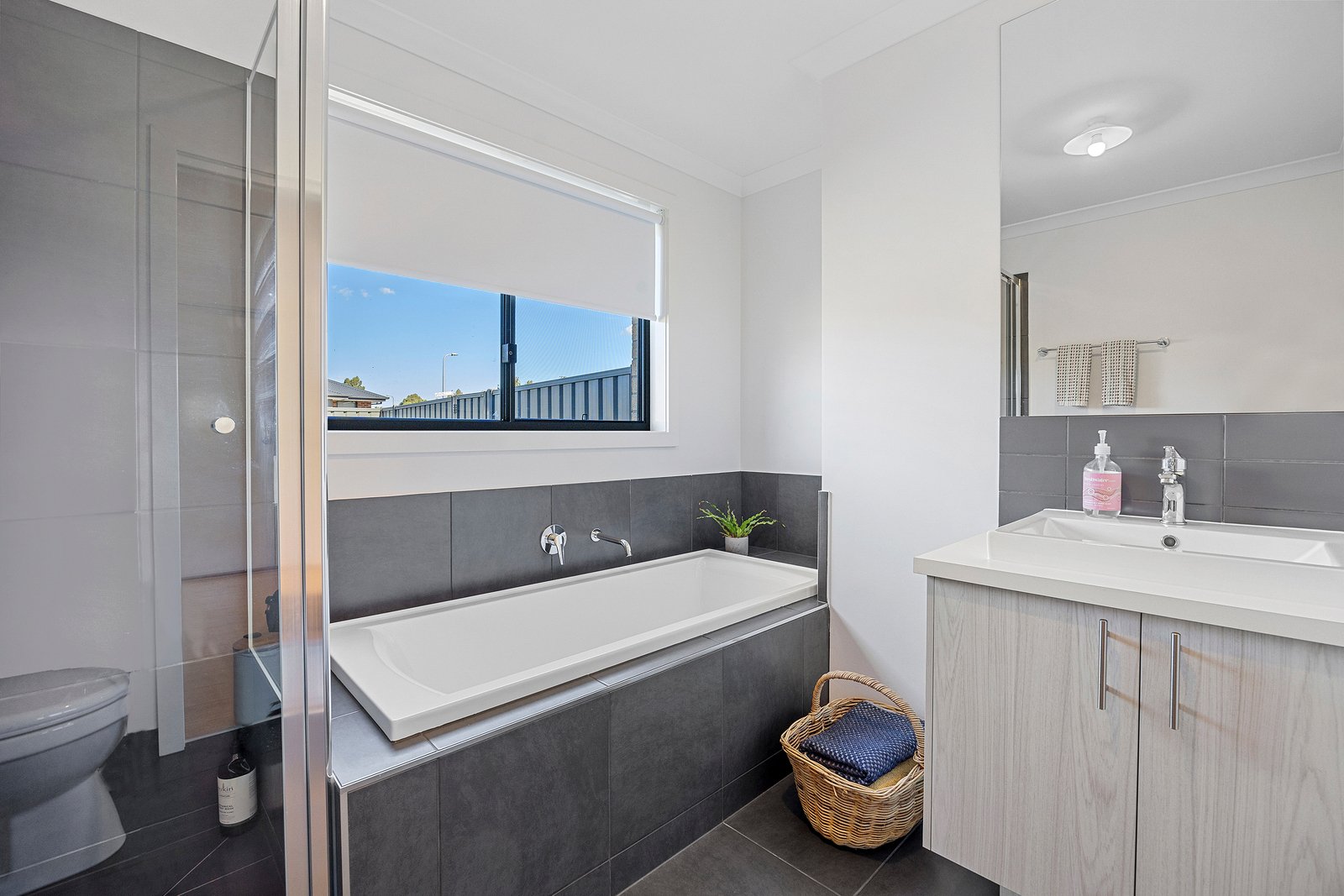 01723653_img_12_1600x